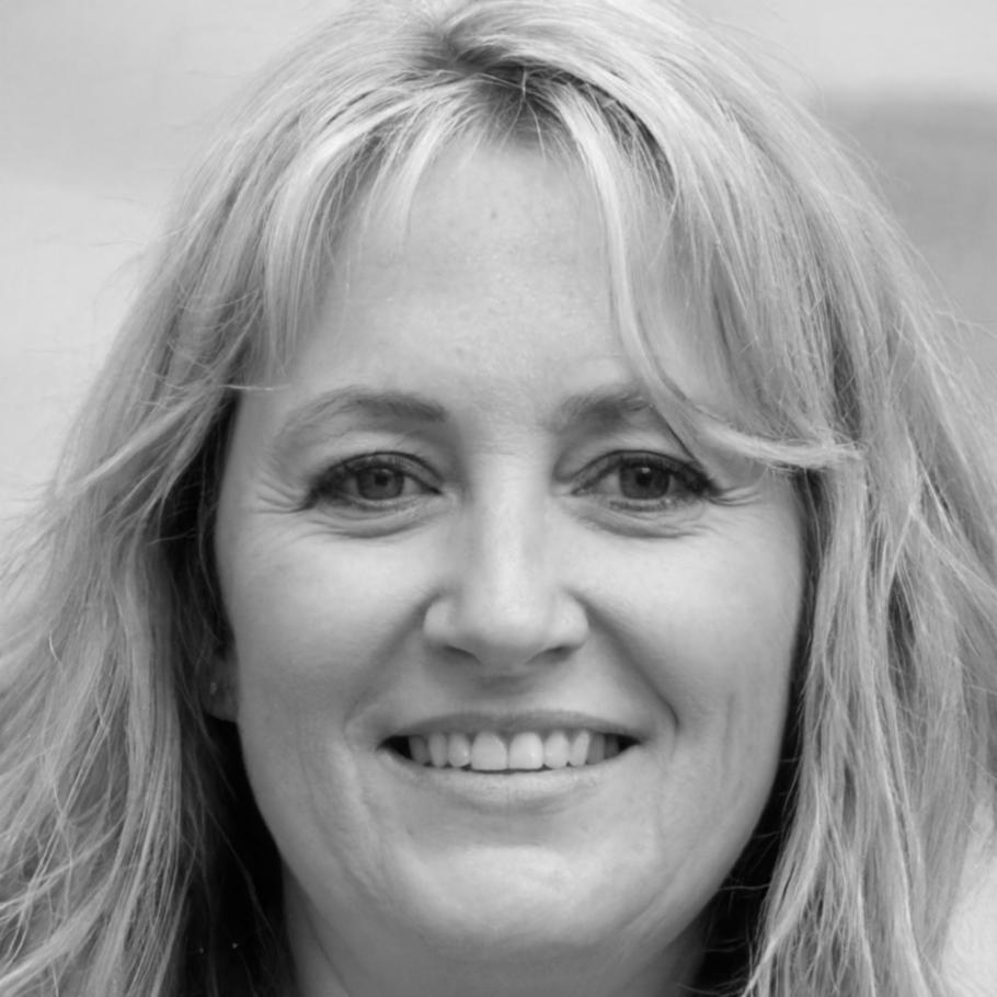 Dr. Lisa Thompson, Financial Psychology Expert